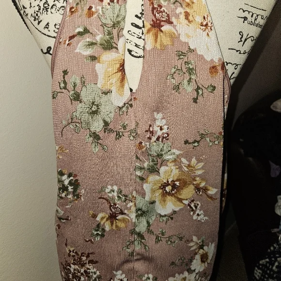 I Joah Womans Floral Top - Picture 6 of 8